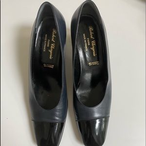 stunning pair of navy blue vintage Robert Clergerie heels in perfect condition